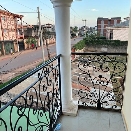 Appartement Moderne De 120M2 , Dote De Cameras De Surveying Et Situe A Maetur Nkomo, Un Quartier Residentiel ياوندي المظهر الخارجي الصورة