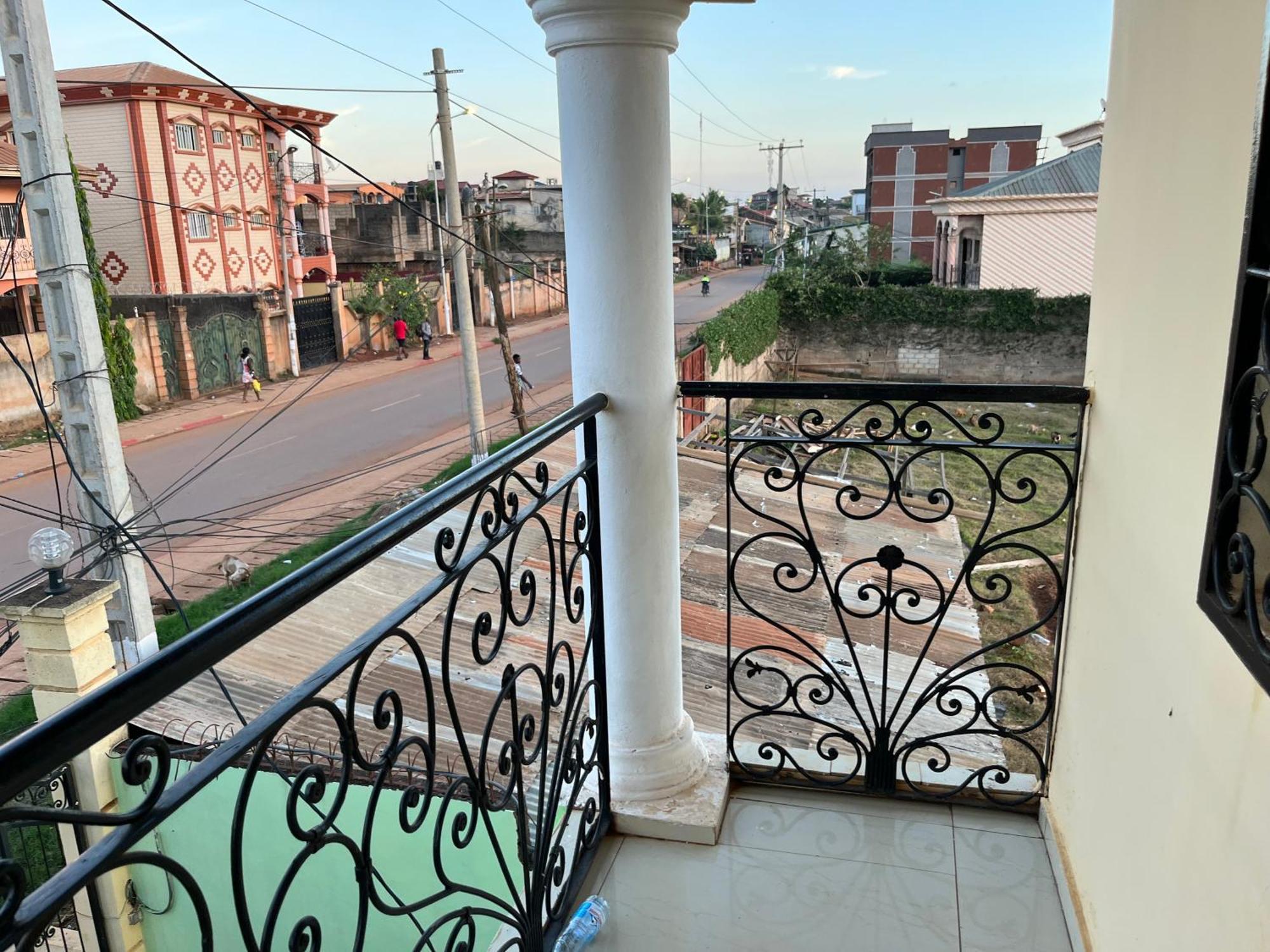 Appartement Moderne De 120M2 , Dote De Cameras De Surveying Et Situe A Maetur Nkomo, Un Quartier Residentiel ياوندي المظهر الخارجي الصورة